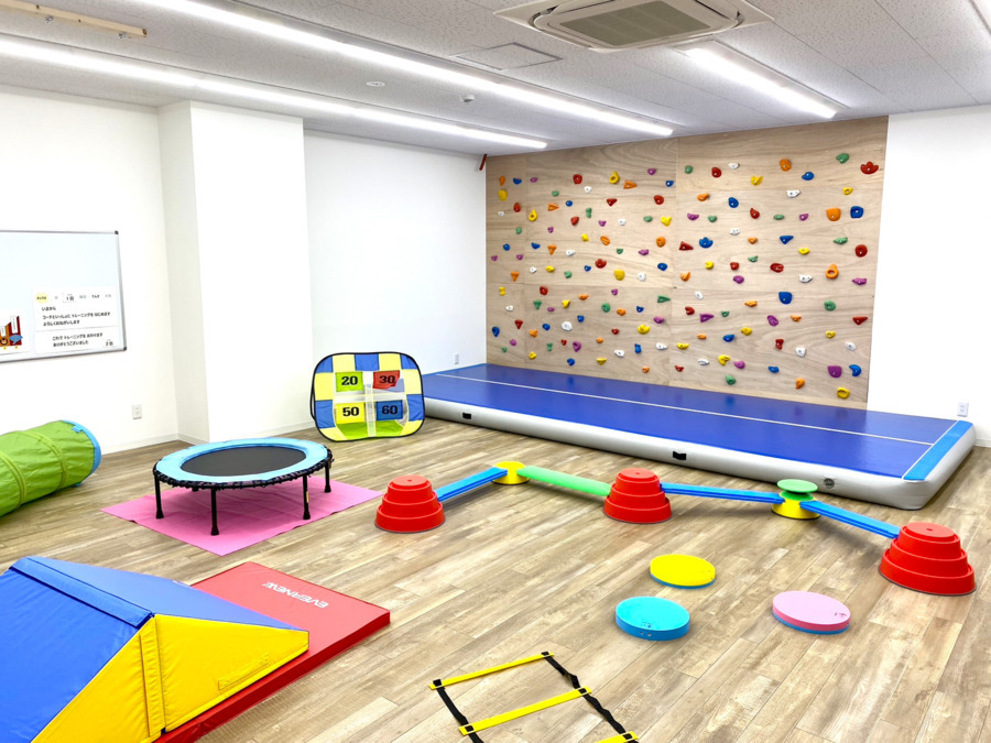 S.I.C.KIDS弥富校（仮称）【2026年春オープン予定】の写真1枚目：近隣校-蟹江校のトレーニングルームです。同様の教具を使用します