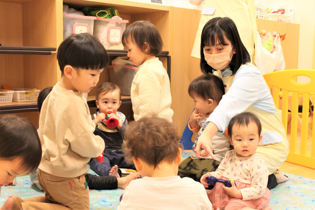 ニチイキッズ横浜西口保育園の写真7枚目：子どもたちだけでなく、先生たちも「おもいっきり」保育ができる環境作りをしています