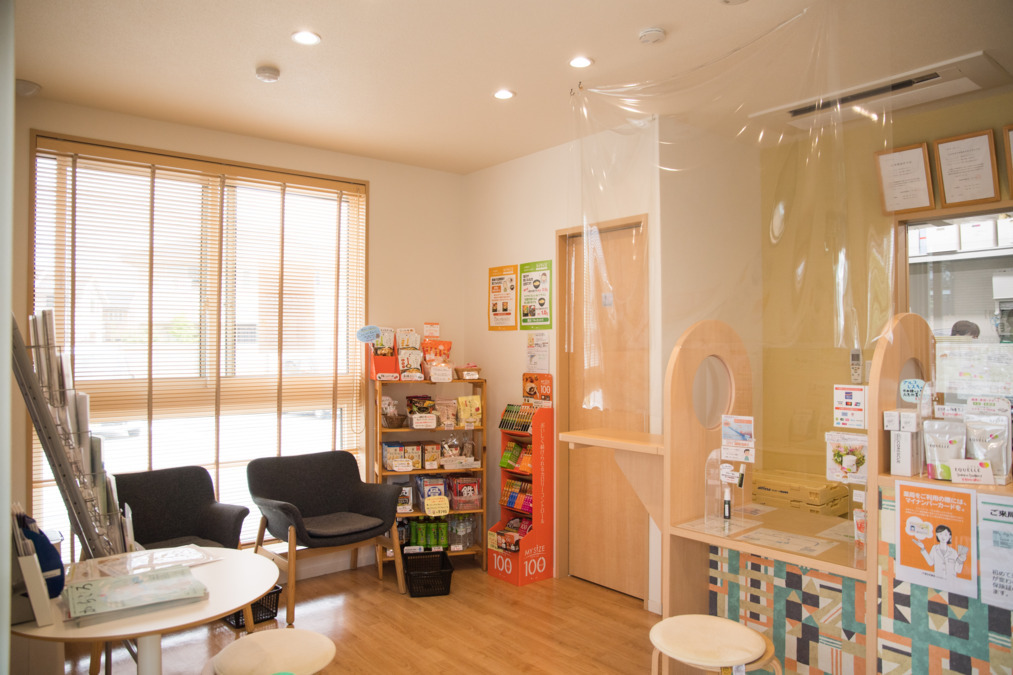 健やか薬局 上津部田店（薬剤師の求人）の写真2枚目：健やか薬局上津部田店店内です♪