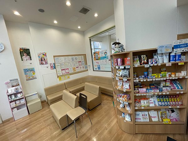 株式会社アイセイ薬局　アイセイ薬局　小杉店（薬剤師の求人）の写真3枚目：アイセイ薬局　小杉店の内観