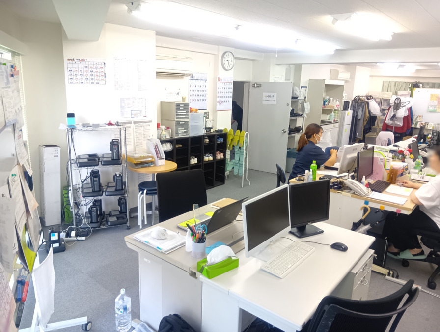 ガイア訪問看護ステーション　日暮里（看護師/准看護師の求人）の写真7枚目：事業所はビルの6階なので、日当たりもいい明るい事務所です。