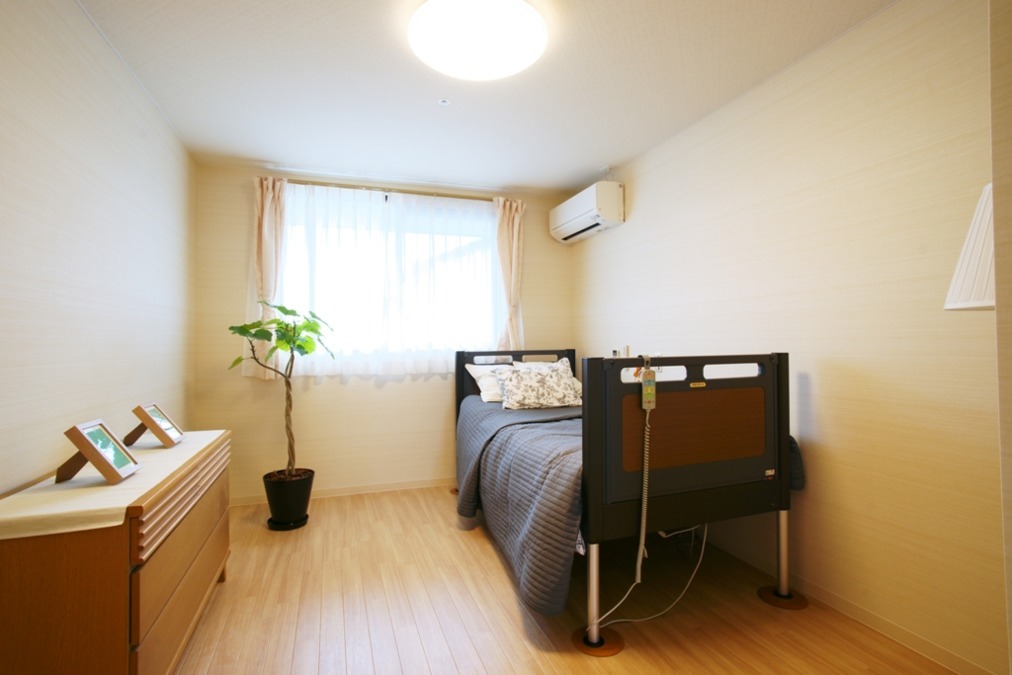 サービス付き高齢者向け住宅和泉箕形の郷の写真4枚目：ゆったりとおくつろぎいただける居室スペース