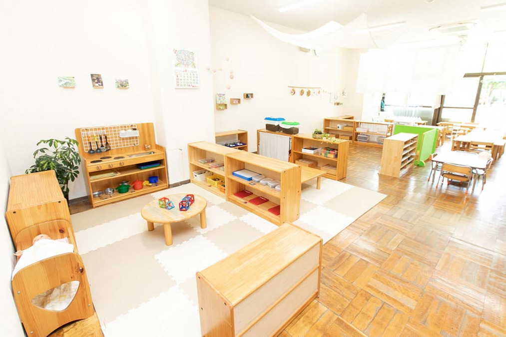 練馬区立石神井町つつじ保育園（保育士の求人）の写真3枚目：子どもたちの主体性を育み、じっくり遊び込めるよう環境設定を大切にしています。