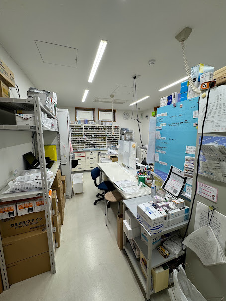 ぽっぽ薬局（薬剤師の求人）の写真5枚目：広々とした調剤室です