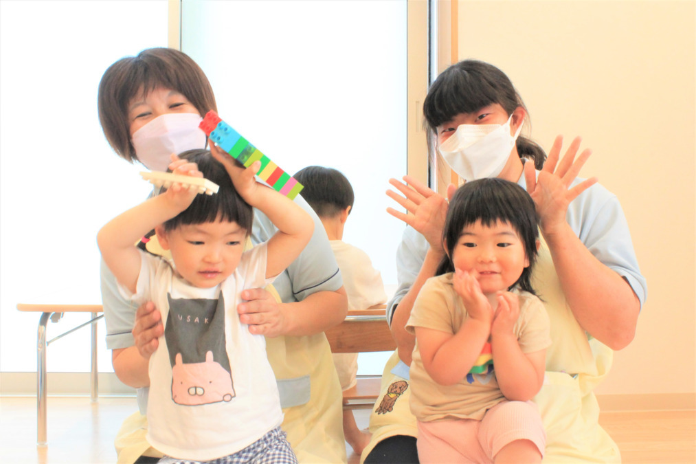 ニチイキッズ国分寺ひよし保育園の写真3枚目：明るく光が差し込む園内で、「おもいきり」保育を行っています！