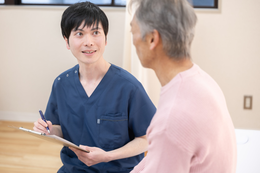 整体oasis 文京院【2025年04月01日オープン】（理学療法士の求人）の写真6枚目：1人1人のお体の状態に合わせて丁寧な説明を行なっていきます♪