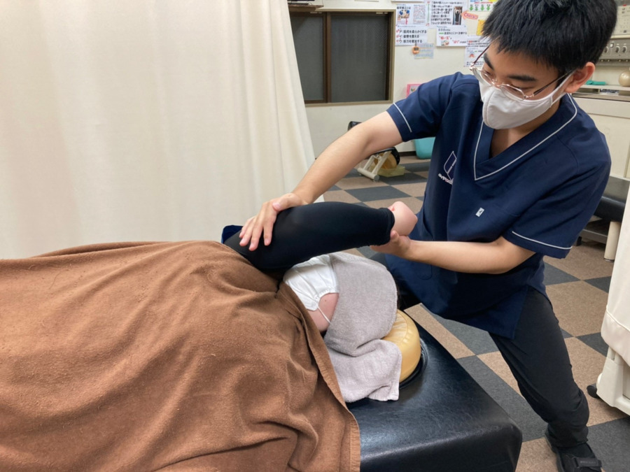 ひらいはりきゅう整骨院 西日暮里院の写真2枚目：包帯などの治療法以外も行います。骨格矯正や姿勢矯正も取り入れて治療します。