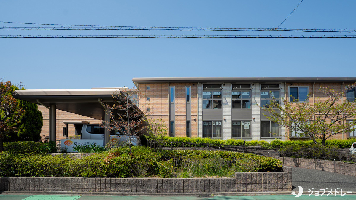 オアシスセンターの写真2枚目：緑豊かな植栽が目を引きます＊