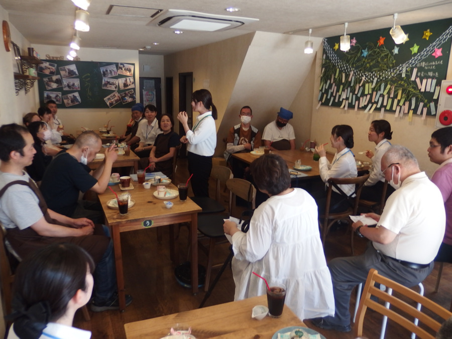 特定非営利活動法人えんサニーハウス （生活支援員の求人）の写真2枚目：カフェ店内3