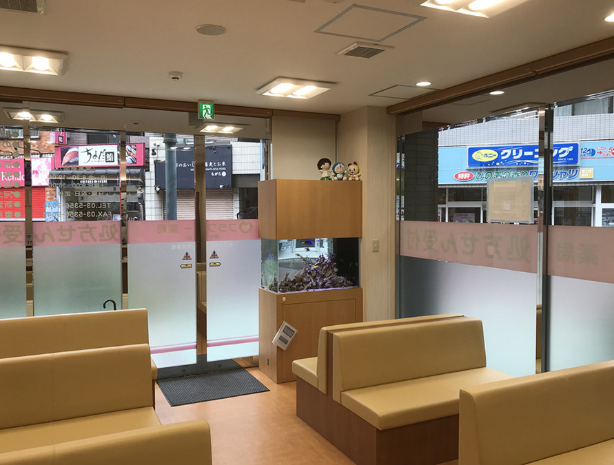 フラワー薬局 野方店の写真2枚目：熱帯魚水槽が大人気です