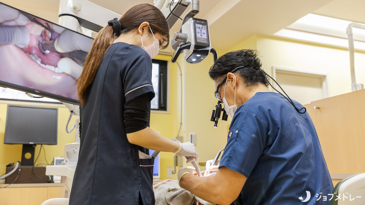 青葉歯科医院(歯科助手の求人)の写真7枚目:保険治療から審美セラミック、矯正歯科、インプラントまで幅広い治療に対応しています