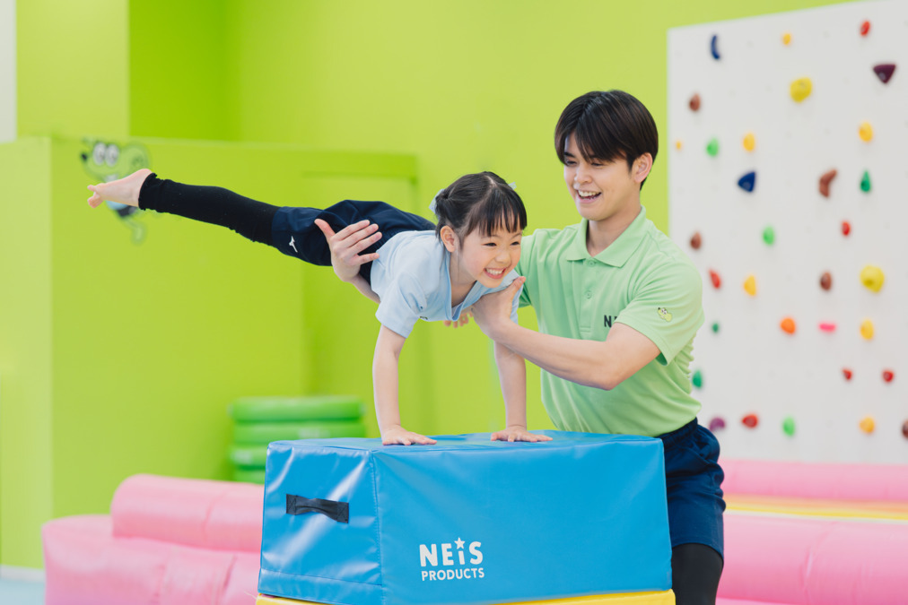 ネイス株式会社（総合職/新卒/その他の求人）の写真8枚目：子ども達への補助動作も研修でしっかりと指導致します。