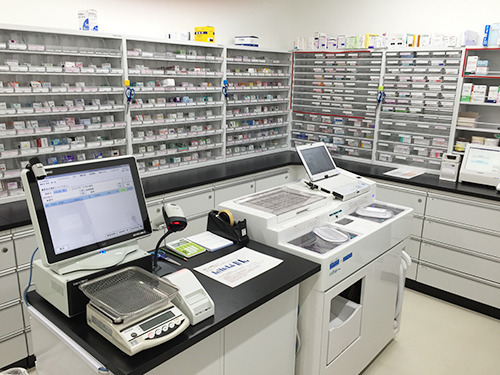 つる薬局　元住吉店（薬剤師の求人）の写真2枚目：つる薬局　元住吉店の調剤室