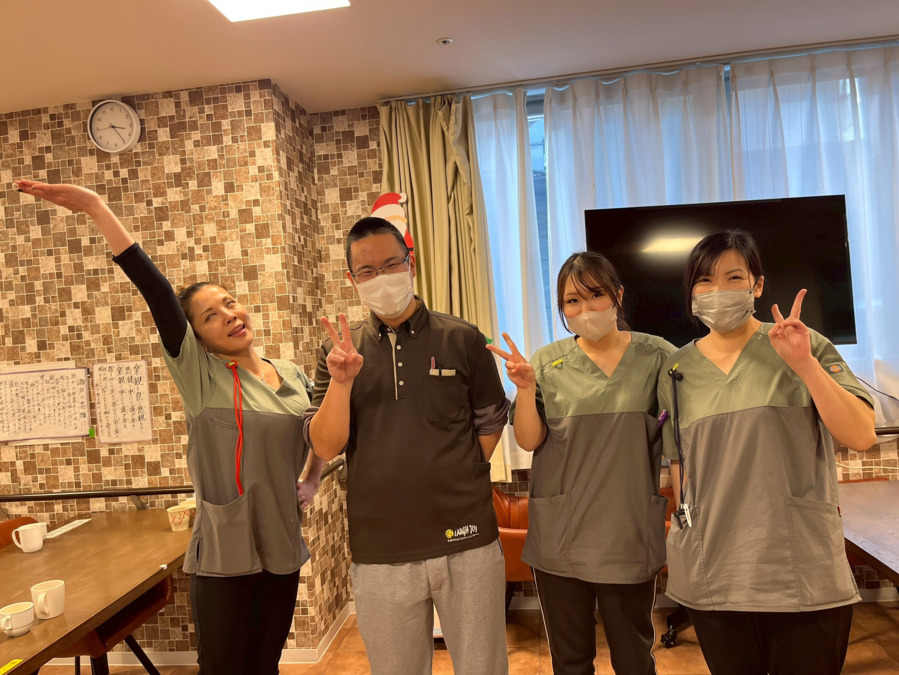 住宅型有料老人ホーム いろどり八尾（介護職/ヘルパーの求人）の写真