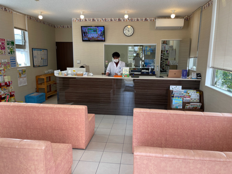 あいち薬局時之島（薬剤師の求人）の写真3枚目：薬局内待合室風景です。