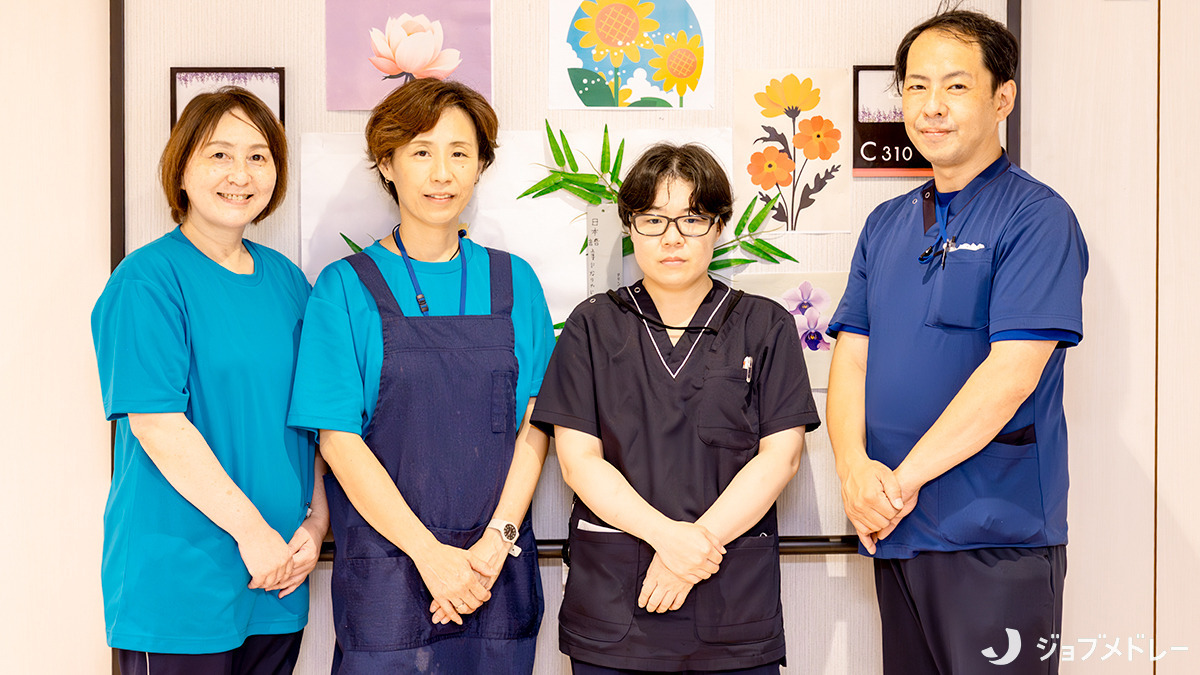 介護老人保健施設ウイステリア（看護師/准看護師の求人）の写真13枚目：異なる職種のスタッフが一体となって業務を進めています