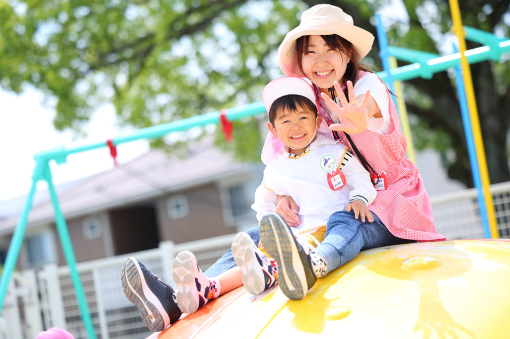 はなの木幼稚園（幼稚園教諭の求人）の写真3枚目：遊具の数は多いです。