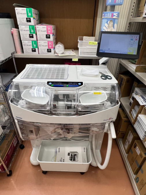 薬局ジャパンファーマシー　神戸ハーバー店（薬剤師の求人）の写真6枚目：神戸ハーバー店　使用機器1