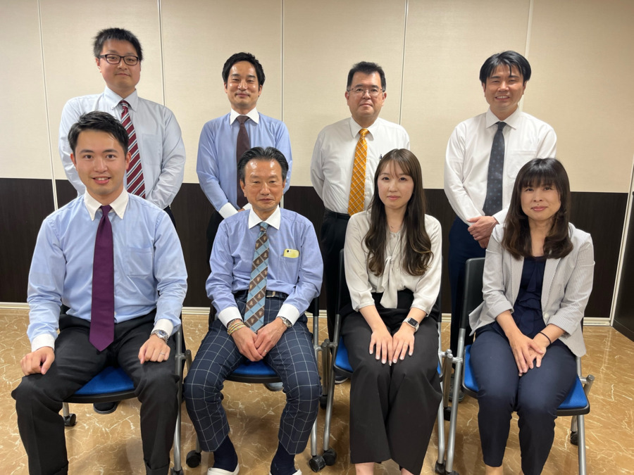 株式会社サポート 南館(営業の求人)の写真5枚目:営業メンバーの1部です。
現在は13名の営業が在籍しております。