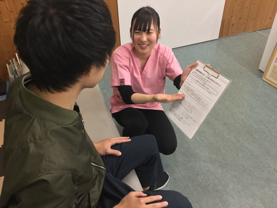 丸亀坂口鍼灸整骨院（柔道整復師の求人）の写真9枚目：患者様に安心して治療を受けていただけるようなカウンセリングを心かけています！