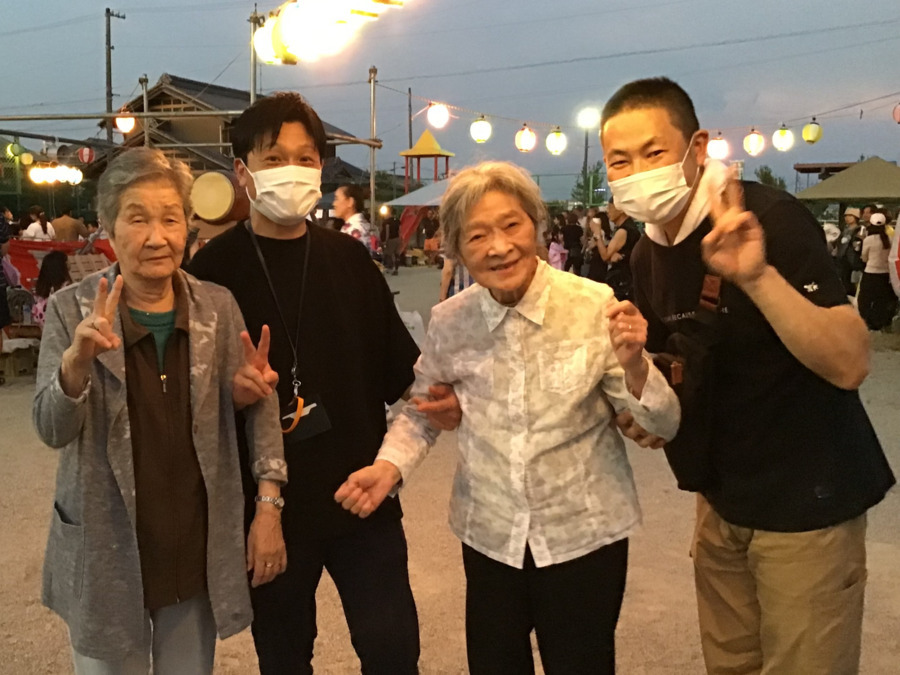 グループホーム岩倉一期一会荘の写真3枚目：地域の盆踊りにお誘いいただき、参加しました