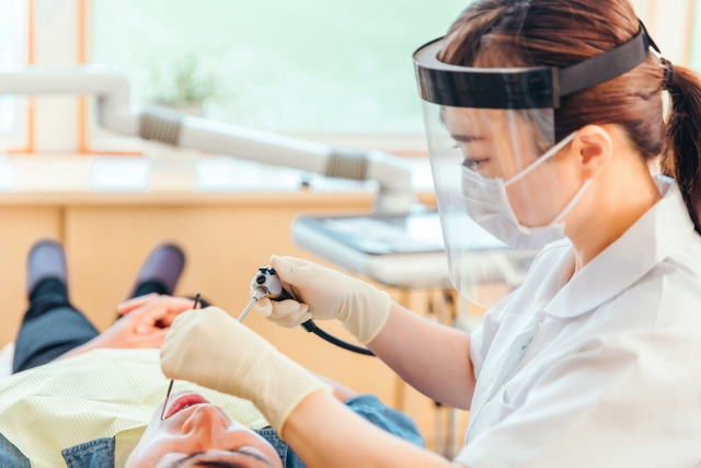 医療法人 高見歯科医院(歯科衛生士の求人)の写真2枚目:時給1200~1800円。経験者優遇◎ブランクのある方も歓迎します!