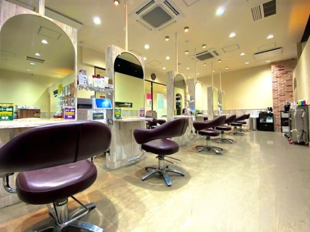 SHINY 千住大橋店の写真4枚目：