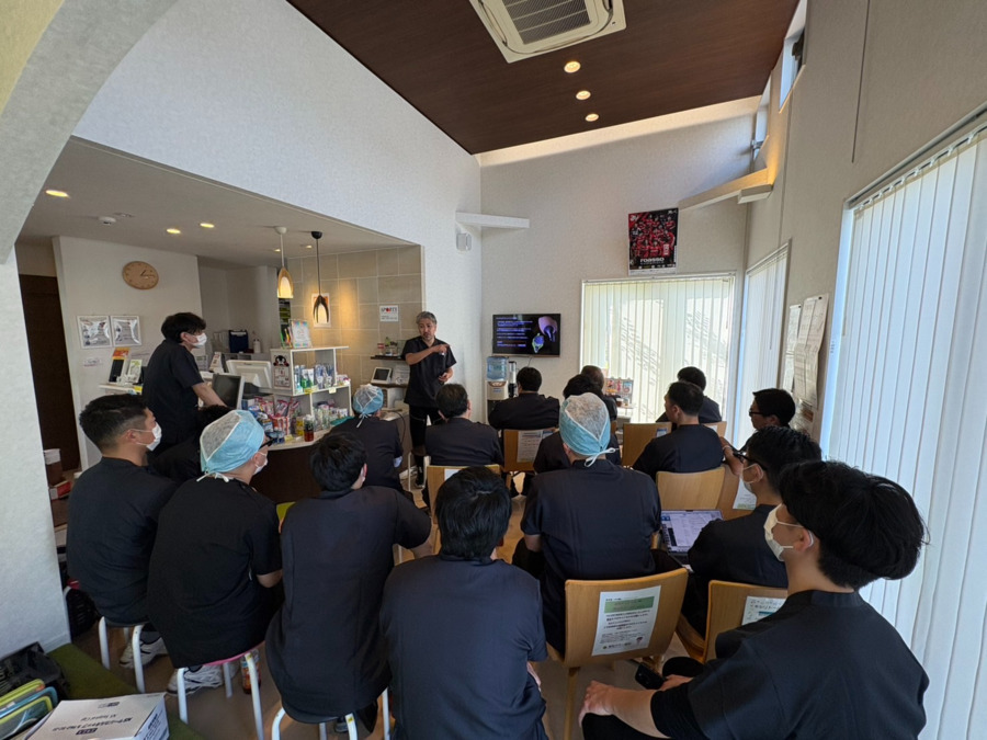 医療法人グラン会　東町グラン歯科（歯科医師の求人）の写真9枚目：他院のドクターも参加OKのインプラントセミナーも開催しました