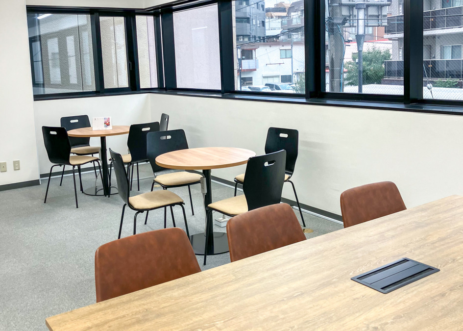 就労継続支援A型 VisionWorks東新宿【2025年04月01日オープン】（サービス管理責任者の求人）の写真3枚目：【VisionWorks東新宿】
本社もすぐそば。サポート体制を整えております！
