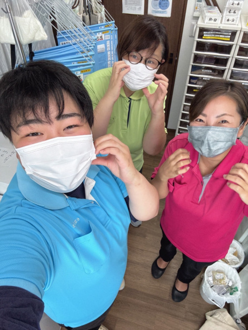 グランエミシス一宮馬見塚(生活支援員の求人)の写真5枚目:明るくお茶目なスタッフが多く賑やかな施設です♪