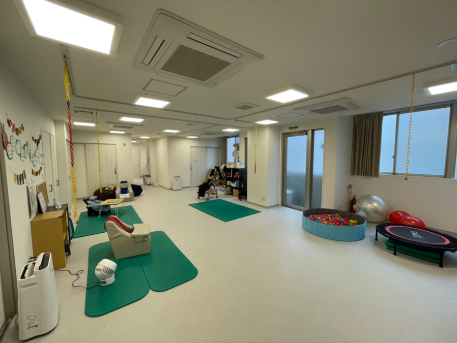 ほわわ台東の写真2枚目：2階活動室
★シュクレやコパン、クッションチェアなどの座位保持装置を使用★