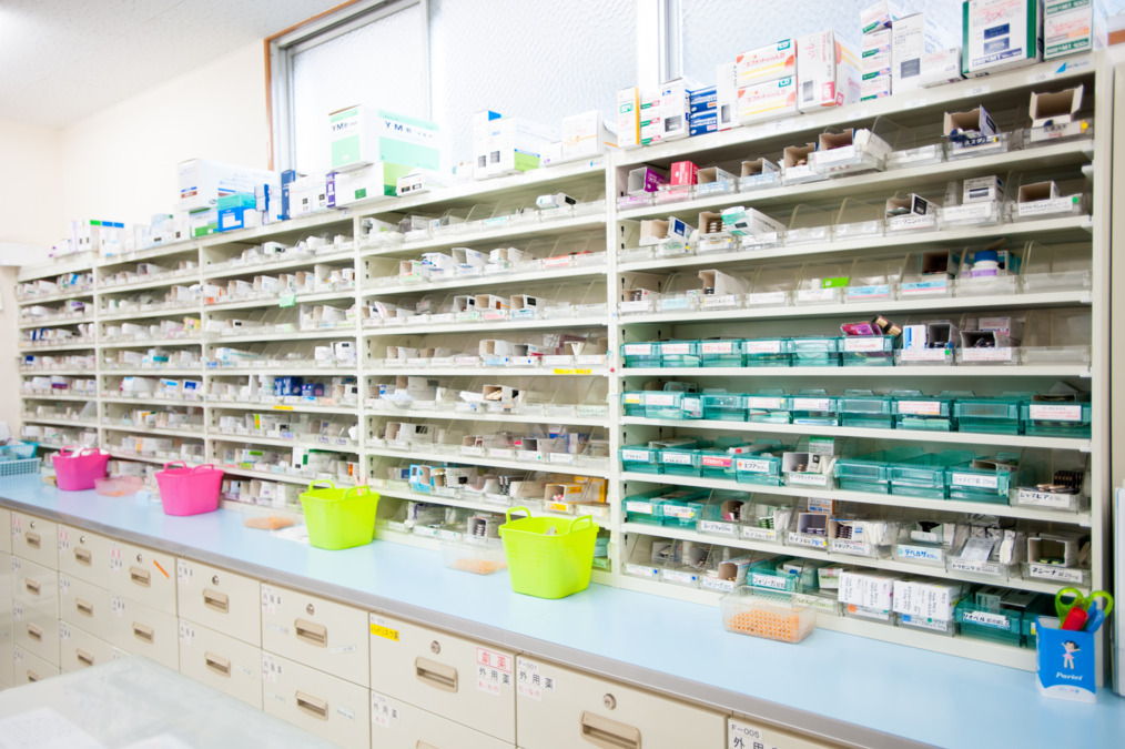 辻薬局 大名小路店（薬剤師の求人）の写真6枚目：辻薬店　大名小路店　調剤室1