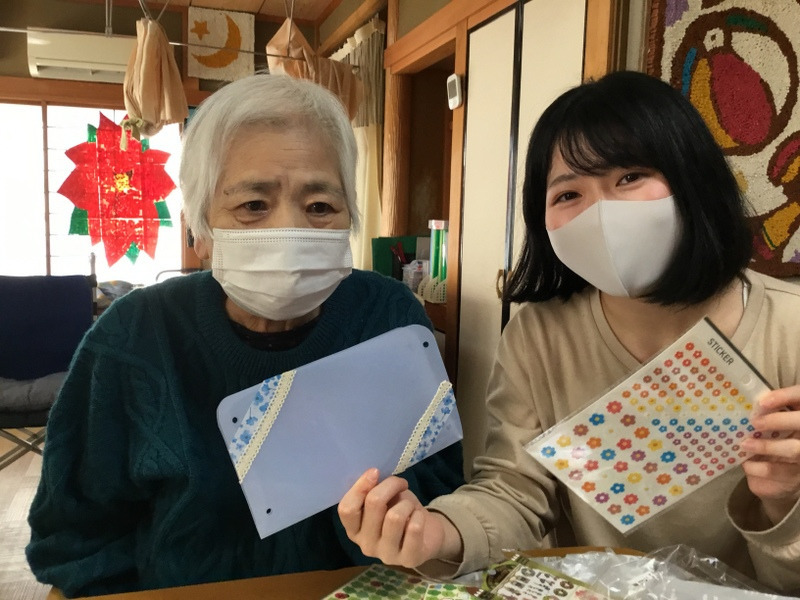 だんらんの家　北習志野（生活相談員の求人）の写真3枚目：コロナ禍なので、室内でもしっかりとマスク着用♪