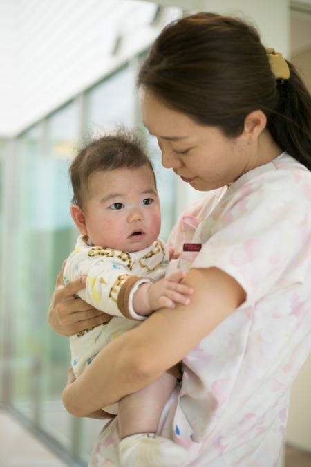 あい歯科矯正・こども歯科（保育士の求人）の写真5枚目：小さなお子さんを持つママが安心して通えるよう、保育士さんによる一時預かり業務です