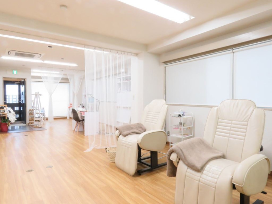Black jewelry 武蔵小山店の写真2枚目：少人数サロンですが、広く働きやすいサロンです。