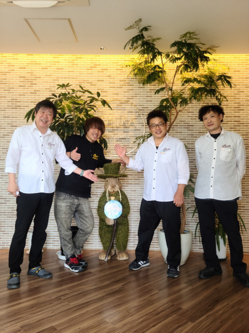 CHURA　BARBER　泉田中店の写真4枚目：明るく優しいスタッフと一緒に働きませんか？