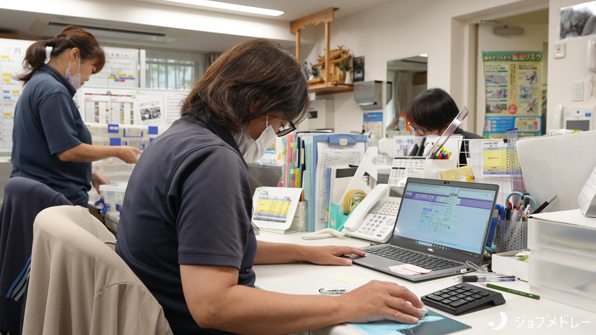 テルウェル東日本　東村山介護センタ（介護職/ヘルパーの求人）の写真15枚目：さまざまな職種が助け合いながら業務にあっています