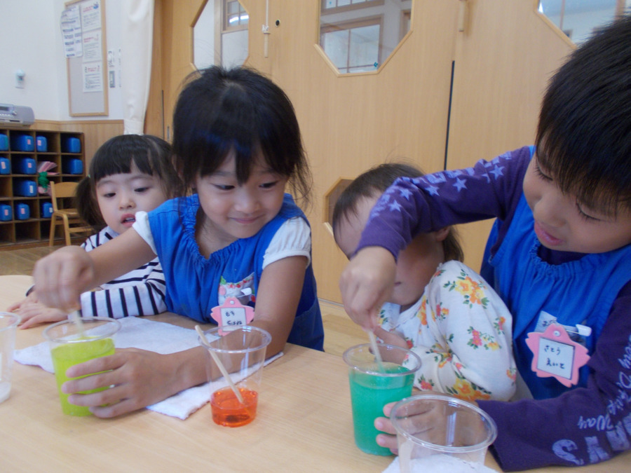 幼保連携型認定こども園 みどりの丘こども園（保育士の求人）の写真4枚目：いつも子どもたちの明るい笑顔があふれる、あたたかな園です