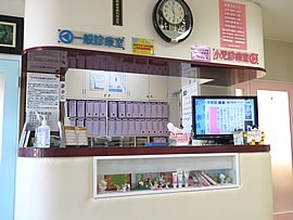 松村歯科医院の写真3枚目：当院の受付です！笑顔で患者さんをお迎えしましょう。