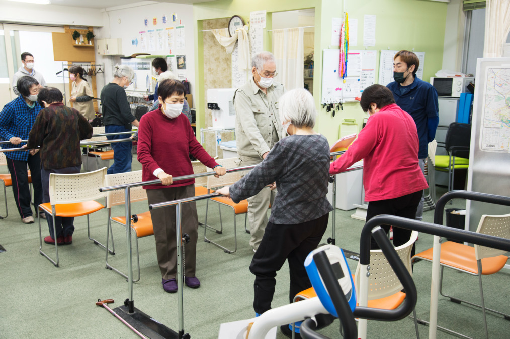 めぐリハビリデイサービス新宿(あん摩マッサージ指圧師の求人)の写真2枚目: