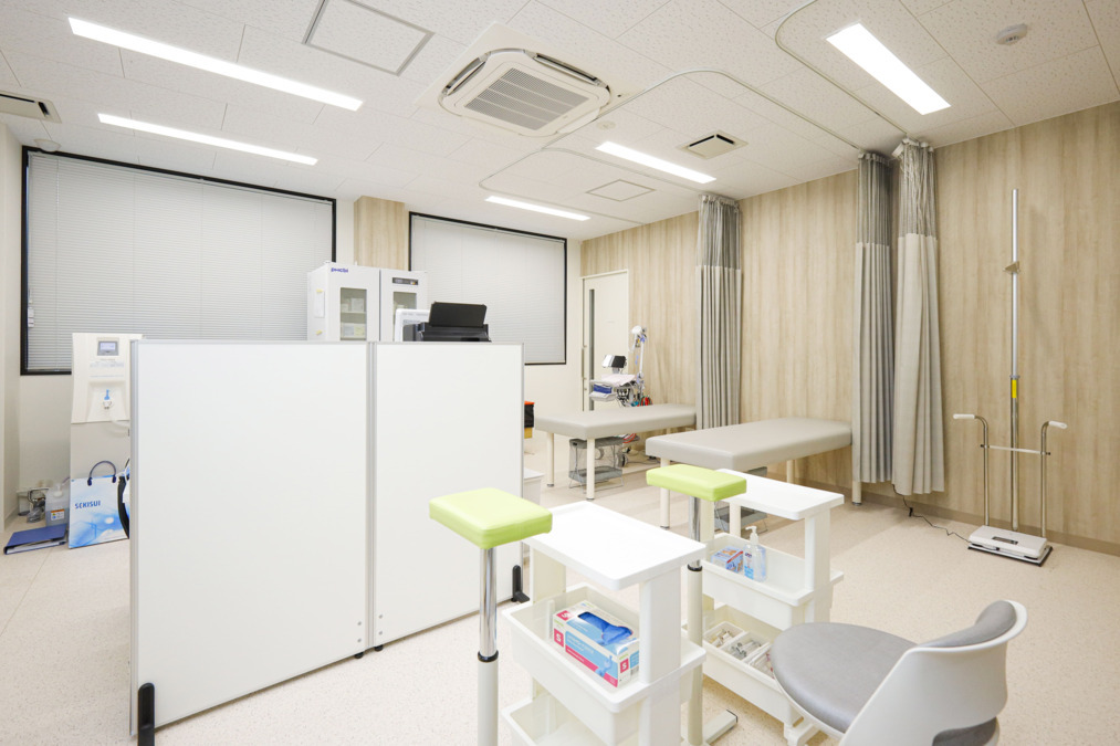 たけしたクリニック【2024年11月オープン】(診療放射線技師の求人)の写真4枚目:現在は処置室に超音波診断装置を配置し、主に甲状腺、頸動脈のエコーを行っています