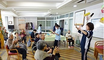 老人保健施設ミネルワの写真2枚目：レクリエーションも充実しています。