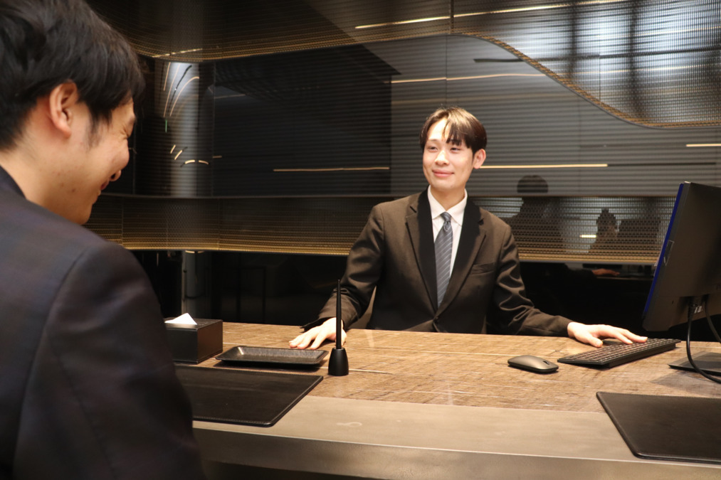 日本橋室町三井タワー ミッドタウンクリニックの写真5枚目：カウンターでお客様をお迎えします。