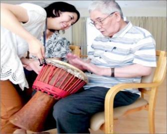 デイサービス せらび荻窪（看護師/准看護師の求人）の写真6枚目：手工芸や音楽体操などに力を入れている通常ディサービス