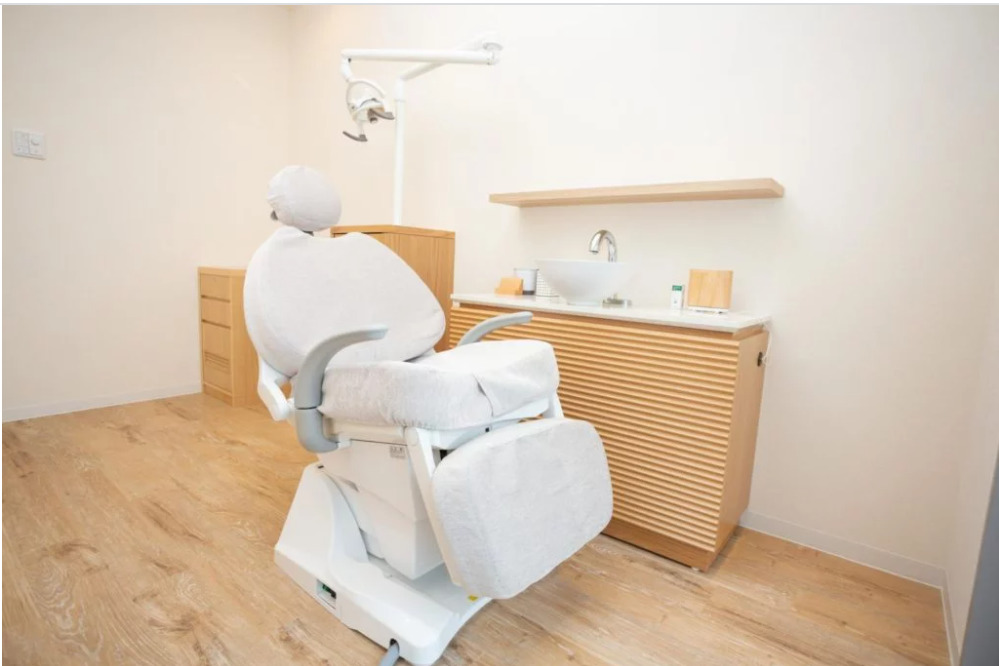 フォレスト・デンタル・オフィス(ホワイトエッセンス姫路町坪)(歯科衛生士の求人)の写真5枚目:DH専用個室で施術します!患者様としっかりコミュニケーションをとることができます
