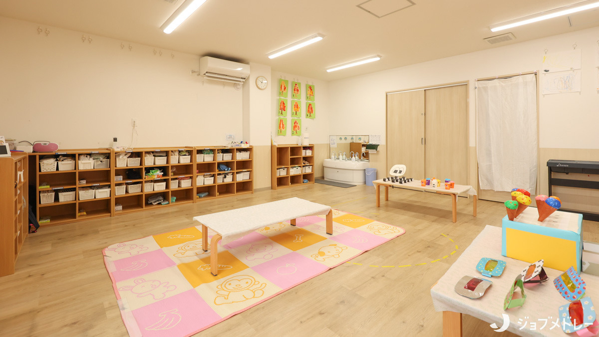 S.T.ナーサリーSCHOOL藤野園(保育士の求人)の写真3枚目:広々とした保育室です