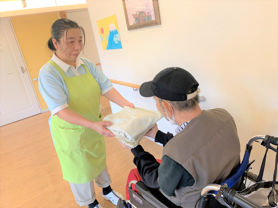アプリシェイトイノセンス(営業/管理部門/その他の求人)の写真:洗濯、清掃、配膳を中心に、ご利用者様とも楽しくコミュニケーションできます♪
