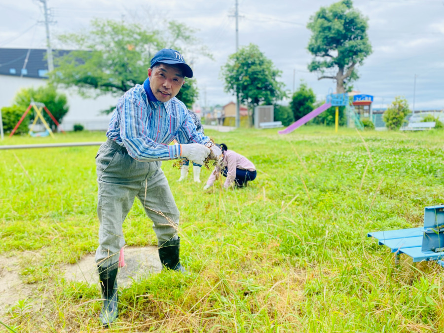日中支援センター八兵衛の写真3枚目:畑仕事や公園掃除など、身体を動かし元気に作業しています
