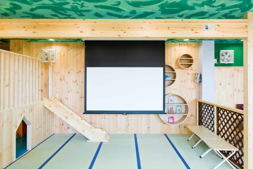 放課後等デイサービス 森のふくろうの写真3枚目：木材等、自然の材質を使用しているため安らげる場所になっています
