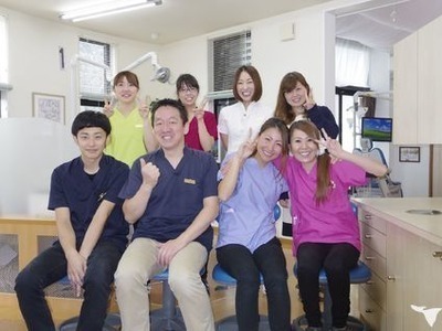 河合歯科(ホワイトエッセンス守谷)(歯科衛生士の求人)の写真:とにかく笑いの絶えない雰囲気です。スタッフみんな人が好きだから当然この人を良くしてあげたいという気持ちが強くなります。そんな気持ち雰囲気が表に出ている医院環境です